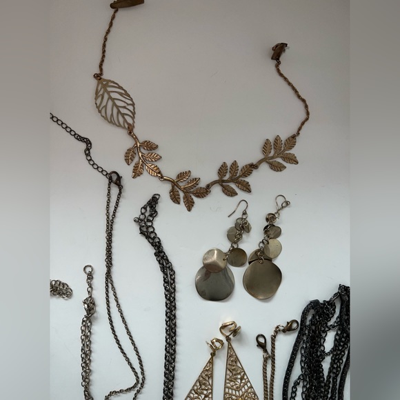 Jewelry mixed lot bag, marked or unmarked, about 2.5lb - Picture 4 of 16